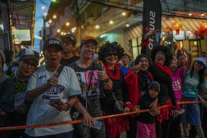 BIB: 
                            <button type="button" onclick="openModal(28629361)" class="btn btn-primary btn-sm float-right btn-popup" data-toggle="modal" data-target=".modal-high-quality">
                        <i class="fas fa-shopping-cart"></i> Add to Cart
                    </button>
                                            <button type="button" onclick="isThisMe(28629361, true)" class="btn btn-success btn-sm float-right btn-popup btn-isme hidden" data-toggle="tooltip" data-placement="bottom" title="นี่คือรูปของคุณใช่ไหม คลิกที่นี่เพื่อเอาเข้าอัลบั้ม">
                        <i class="fas fa-plus"></i> Add to album
                    </button>
                    <button type="button" onclick="isThisMe(28629361, false)" class="btn btn-warning btn-sm float-right btn-popup btn-isnotme hidden">
                        <i class="fas fa-ban"></i> Remove from album
                    </button>
